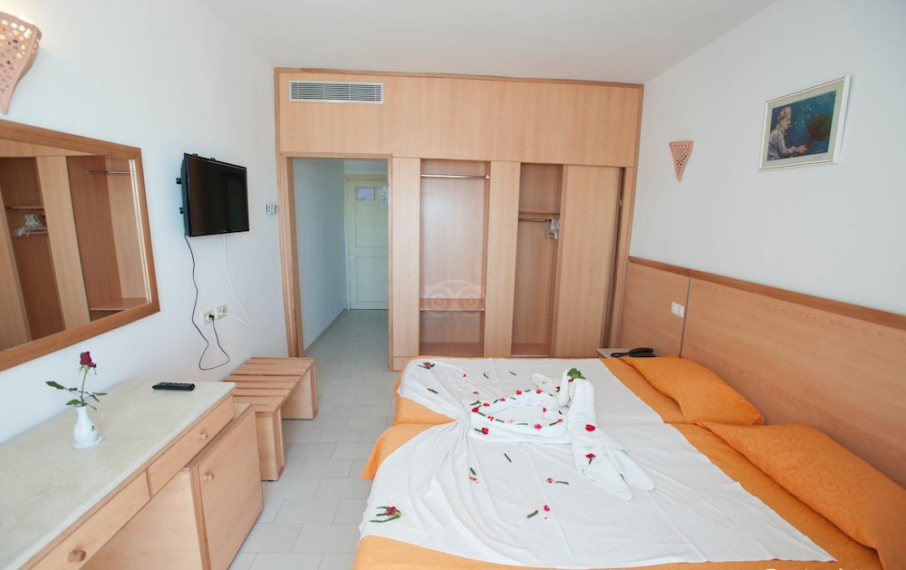 Double or Twin Room, Sea View photo 2