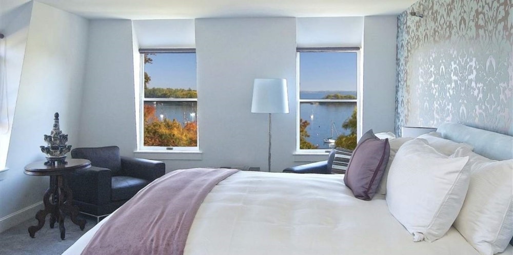 Bay View Executive Corner Room