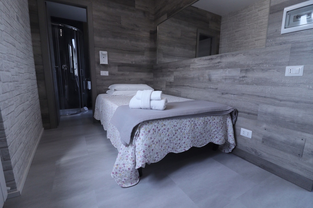 Single Room, Non Smoking photo 3