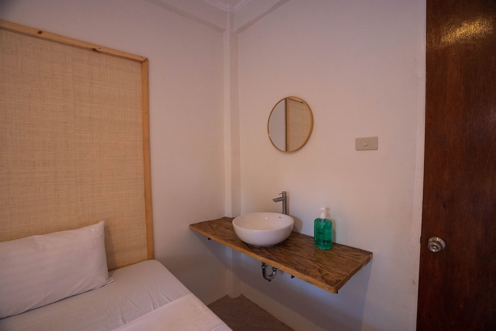 Standard Twin Room - Photo 3