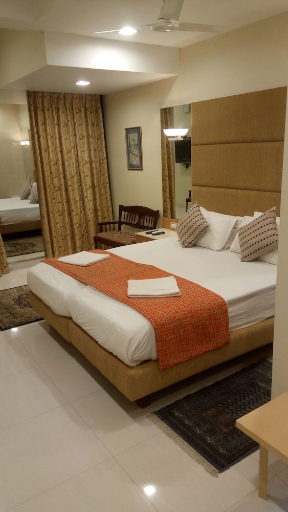 Deluxe Room - Photo 5