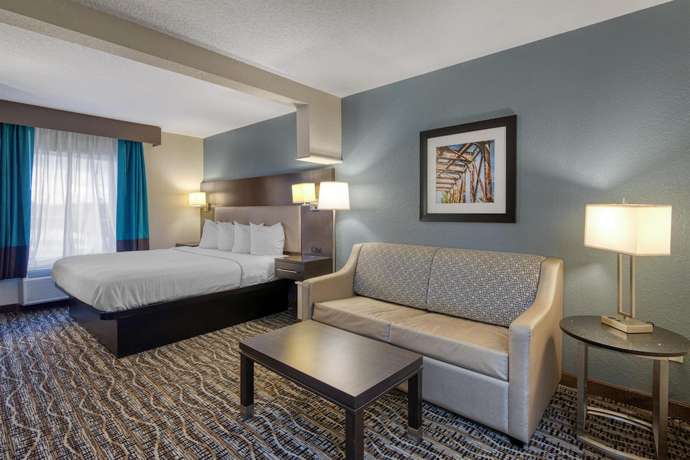 Suite, 1 King Bed, Non Smoking, Refrigerator & Microwave (with Sofabed) - Photo 3