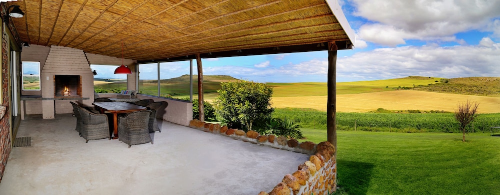 Denham Bustard Family Cottage photo 2