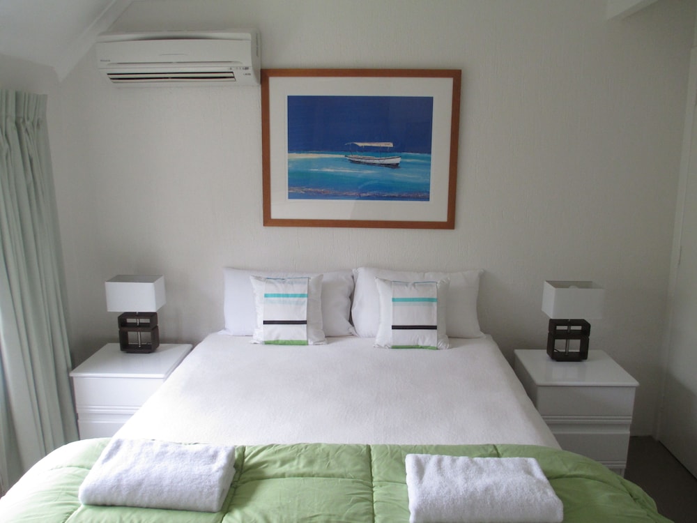 House, 2 Bedrooms photo 3