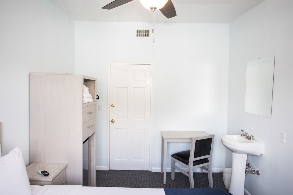 Superior Room, 1 Queen Bed, Non Smoking, Private Bathroom