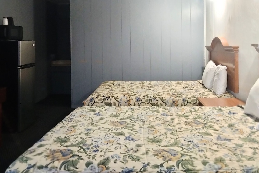 Standard Room, 2 Queen Beds, Non Smoking