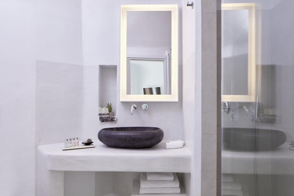 Honeymoon Suite with Outdoor Jetted Tub - Photo 4