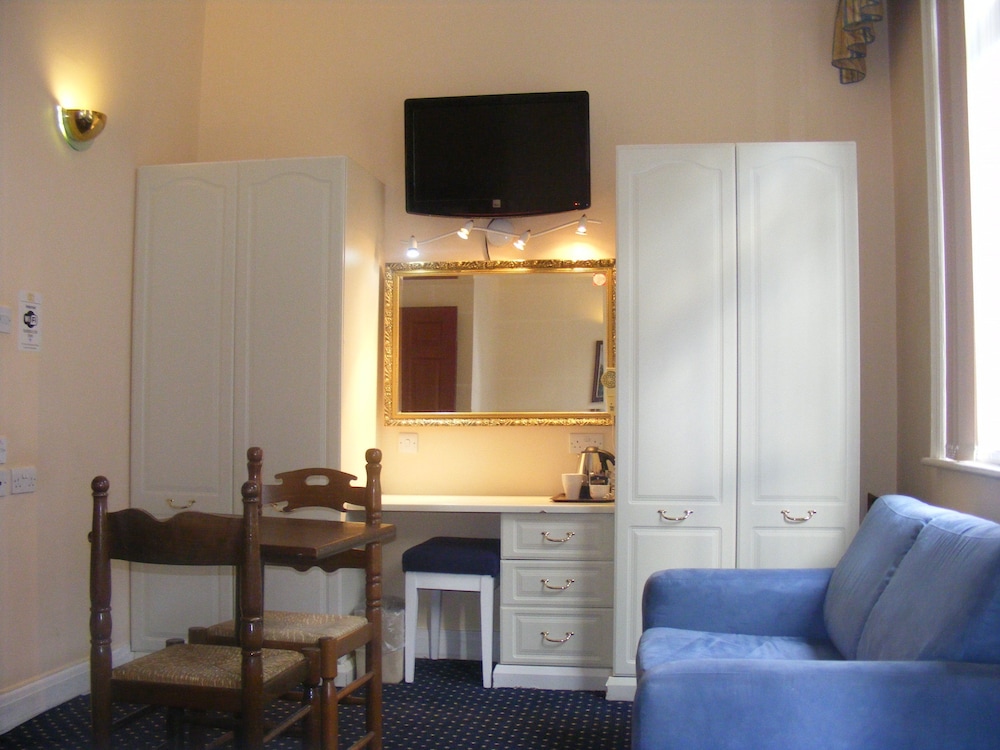 Studio (4 Adults)