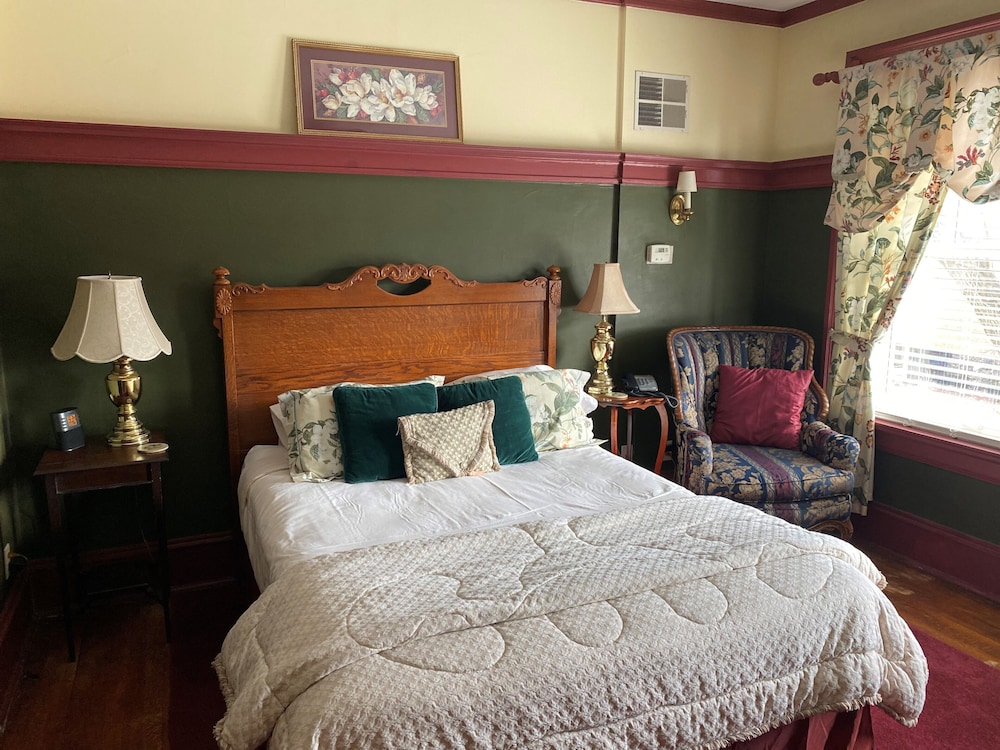 Room, 1 Queen Bed, Non Smoking (Magnolia)