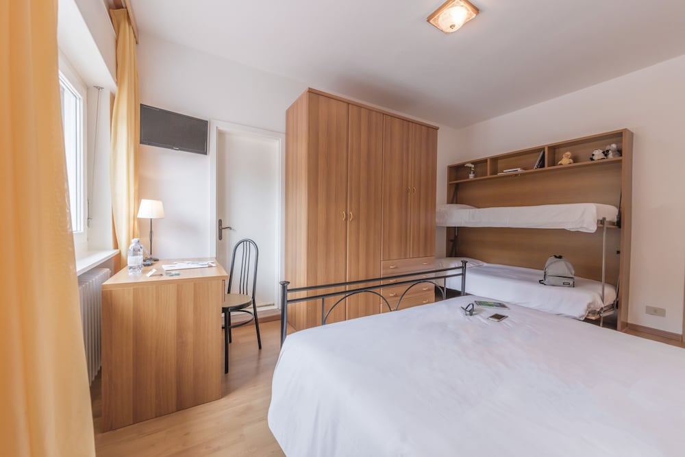 Superior Quadruple Room photo 3