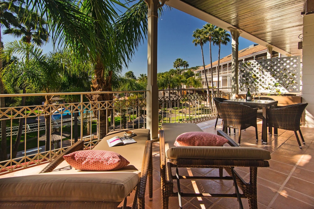 Deluxe Room, 1 King Bed with Sofa bed, Pool View - Photo 9