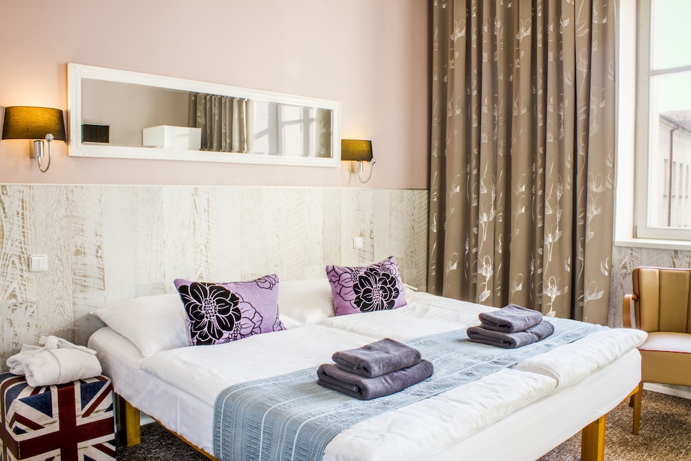 Superior Double or Twin Room - Photo 13