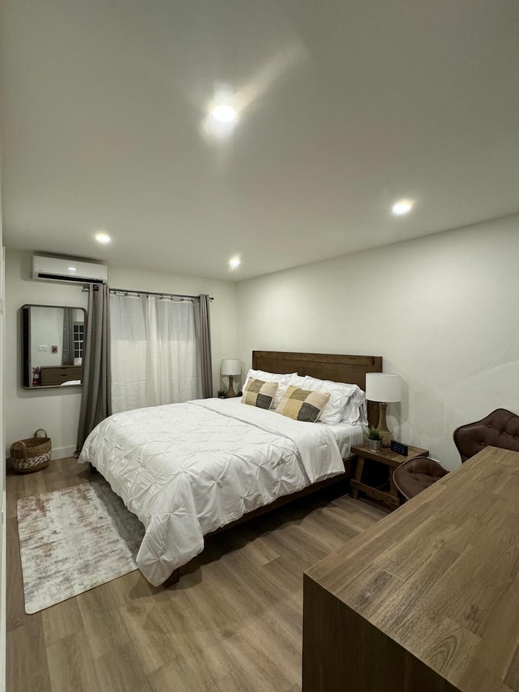 Comfort Double Room, 1 King Bed, Courtyard View