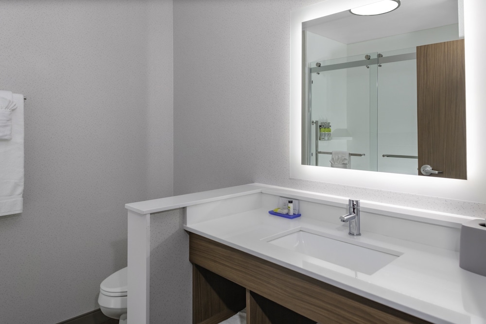 Standard Room, 2 Queen Beds, Accessible (Communication) - Photo 4