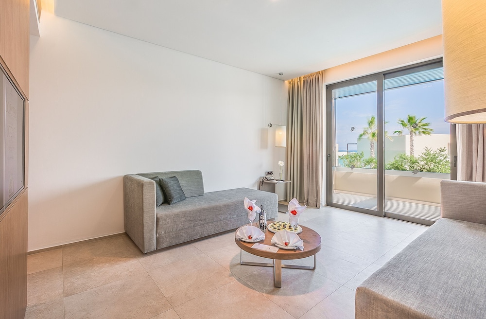 Executive Suite with Two Bedrooms Swim-up with Sharing Pool - Photo 11