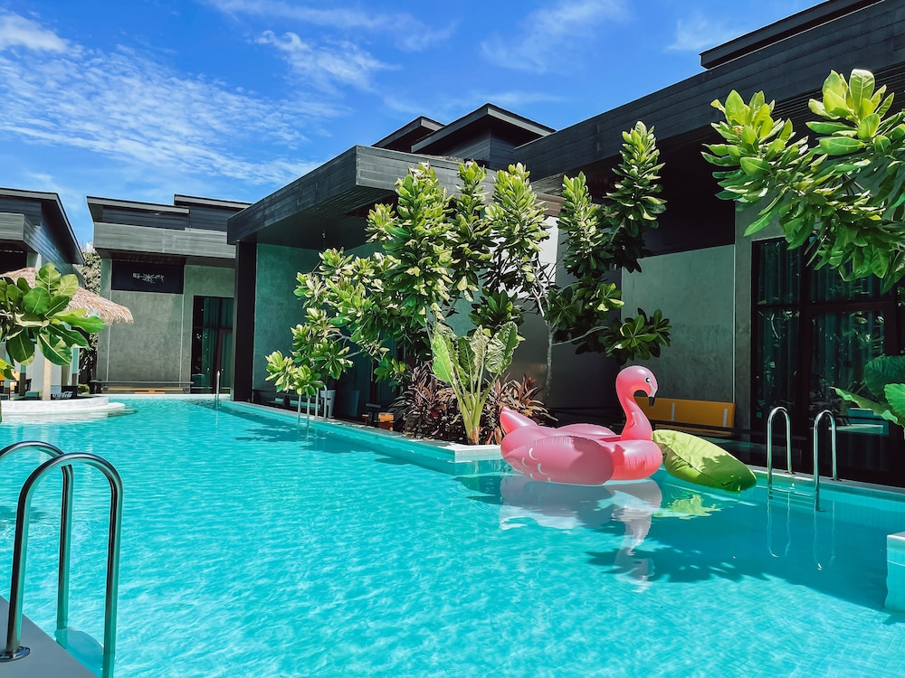 Deluxe Pool Villa with Pool Access - Photo 17