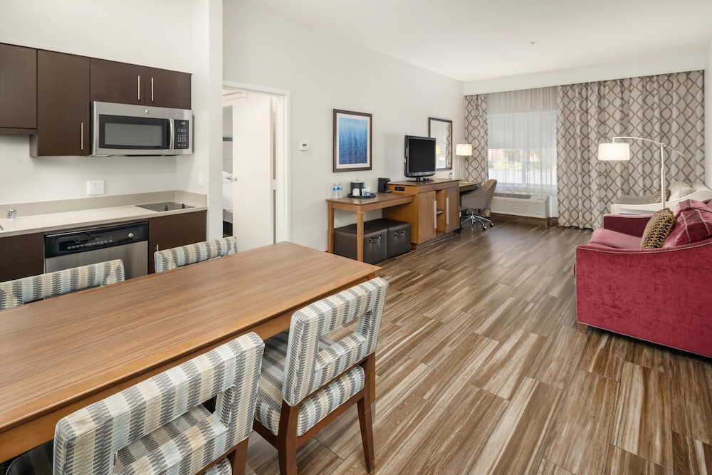 Suite, Multiple Beds, Bathtub (Mobility & Hearing) - Photo 6