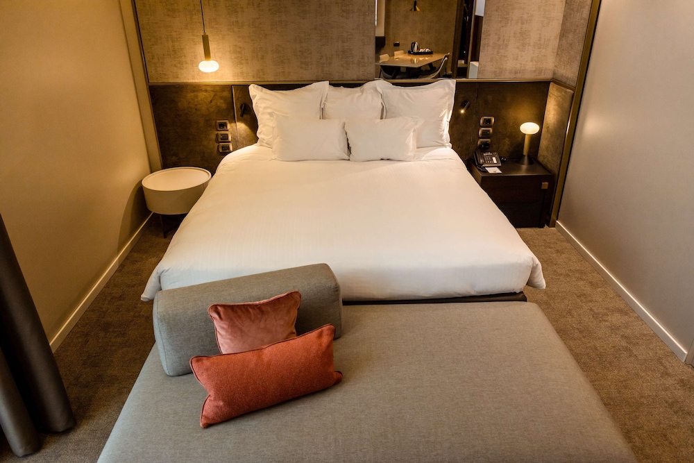 Junior Suite, 1 King Bed, Non Smoking (Living Room) - Photo 2