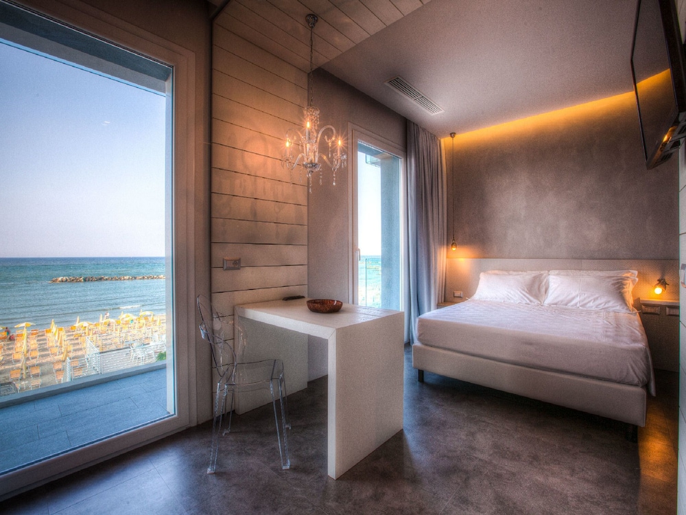 Design Suite, Terrace, Sea View photo 2