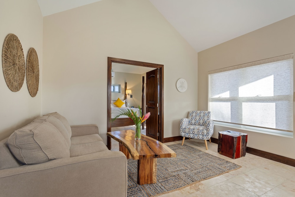 Lobster Luxury Bungalow, 1 Bedroom, Beach View photo 2