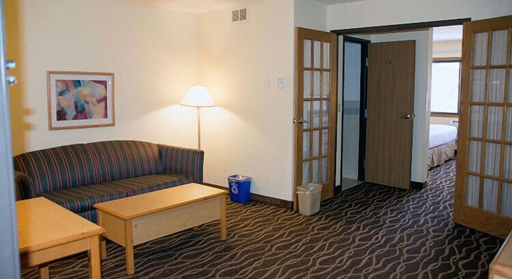 Suite, Two Room King with Kitchenet, Non Smoking photo 2