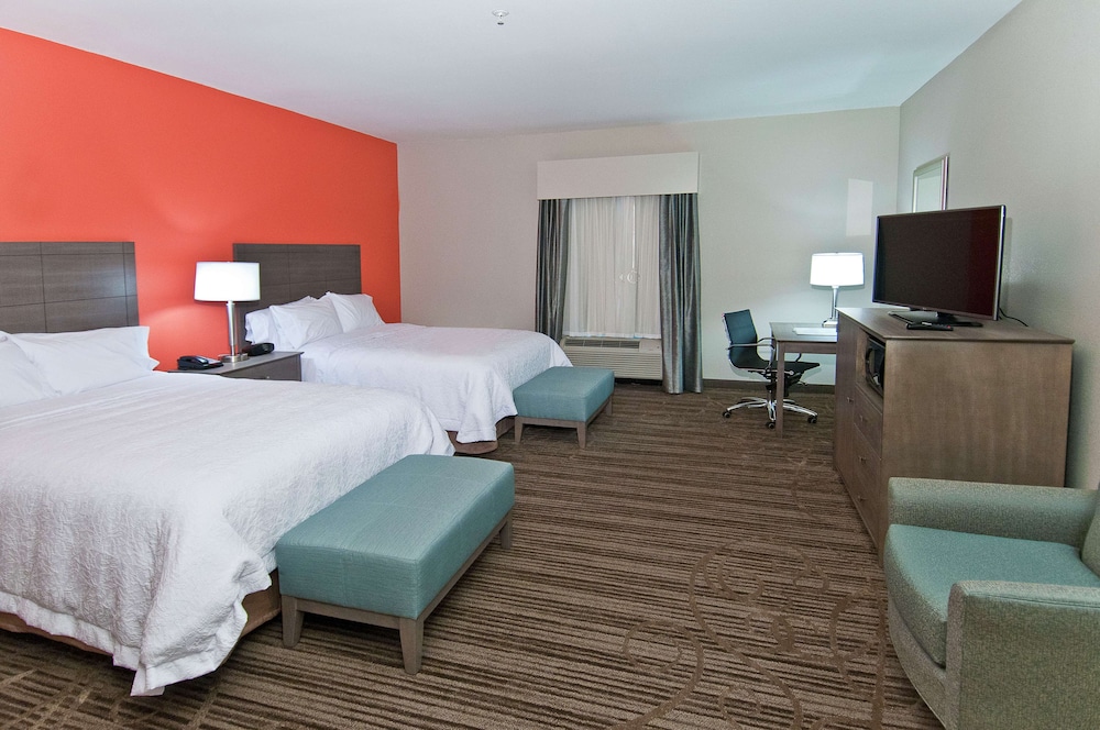 Room, 2 Queen Beds, Accessible, Bathtub