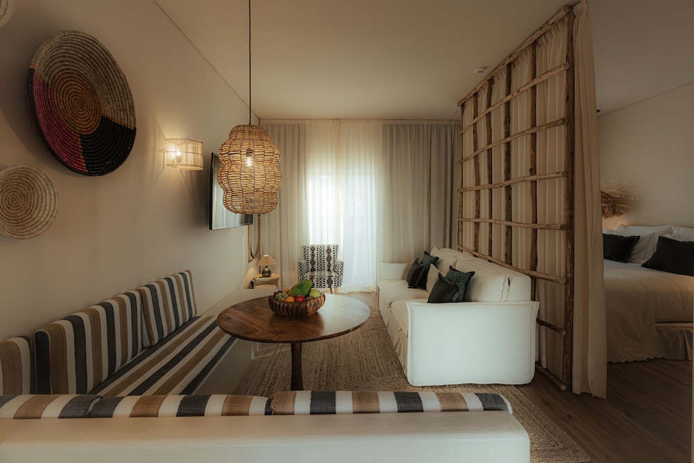 Superior Studio Suite, 1 King Bed photo 2