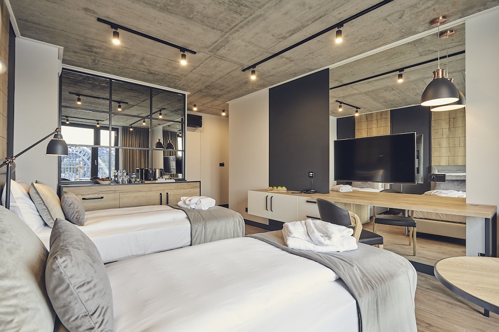 Superior Room, 2 Twin Beds, River View photo 2