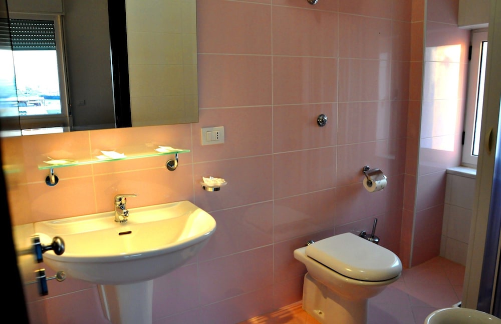 Triple Room, Balcony, Sea Facing photo 2