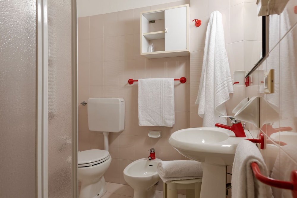 Standard Double Room - Photo 7