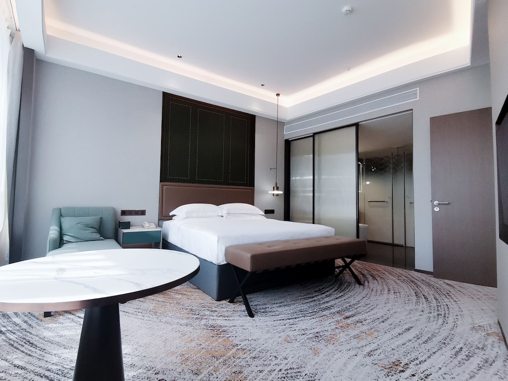 Executive Double Room, 1 Queen Bed(with Dyson hairdryer) photo 1