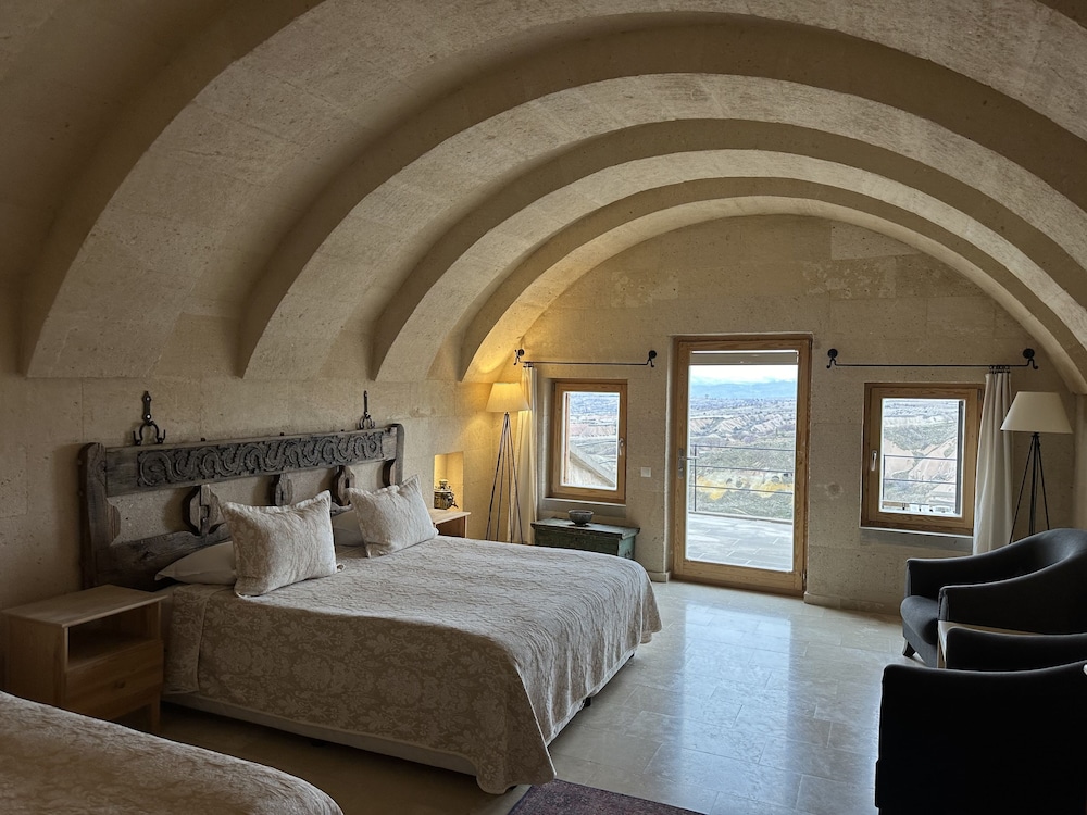 Deluxe Triple Suite photo 3