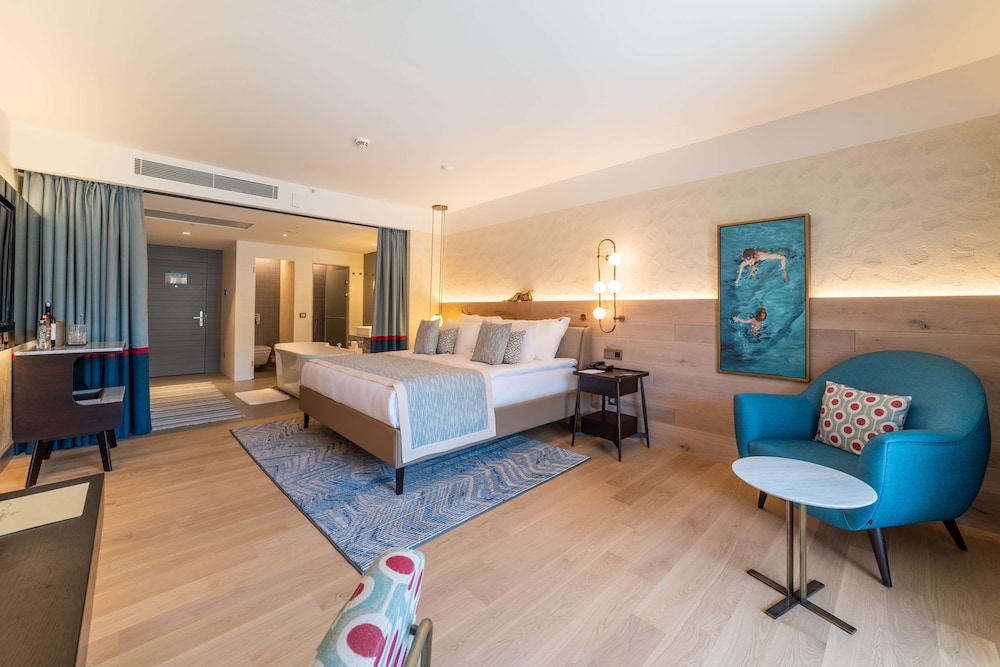 Superior Double Room, Pool View