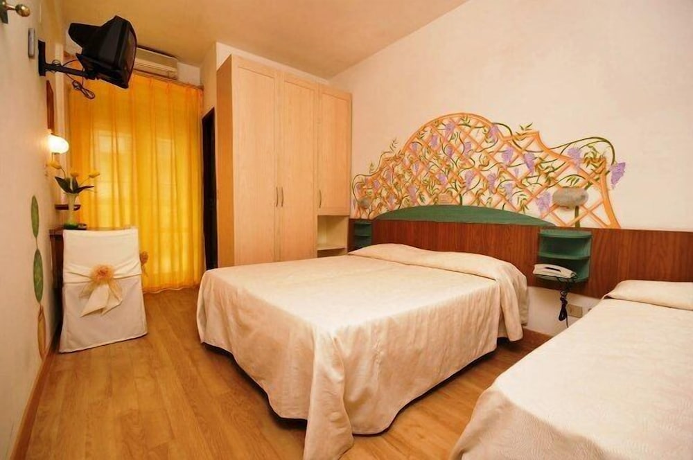 Standard Double Room - Photo 3