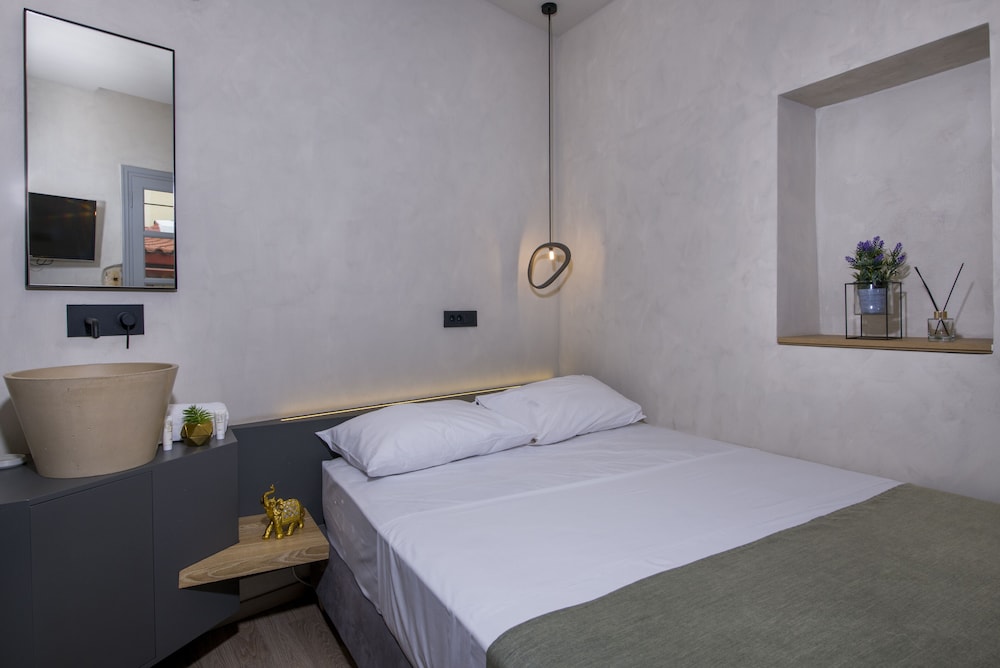 Economy Double Room (1st Floor, Old town view) photo 2