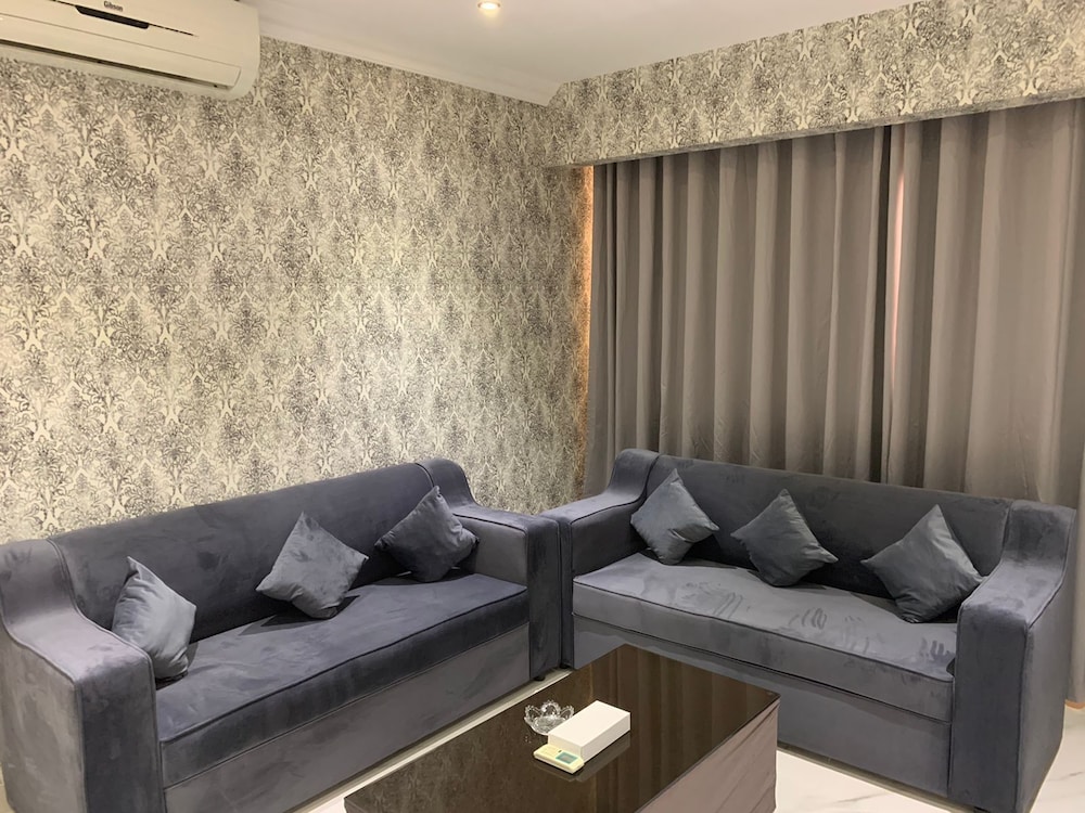 Deluxe Apartment photo 2