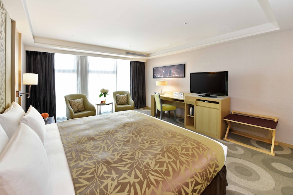 Superior Room, City View, Executive Level - Photo 2