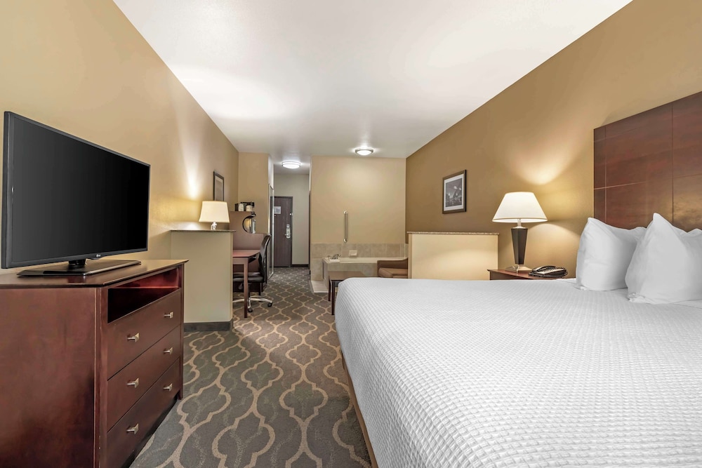 Suite, 1 King Bed, Non Smoking, Jetted Tub - Photo 3