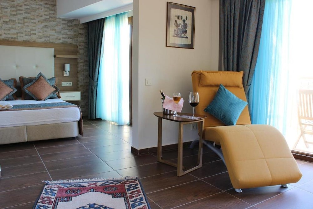 Comfort Suite, 1 Bedroom, Sea View photo 3