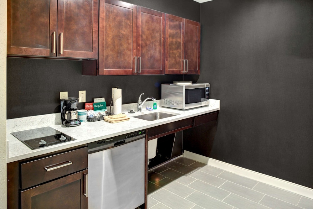 Suite, 1 King Bed, Accessible, Bathtub photo 3