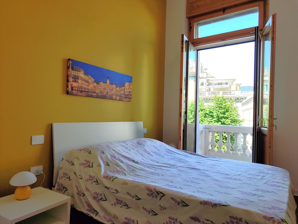 Suite, Balcony