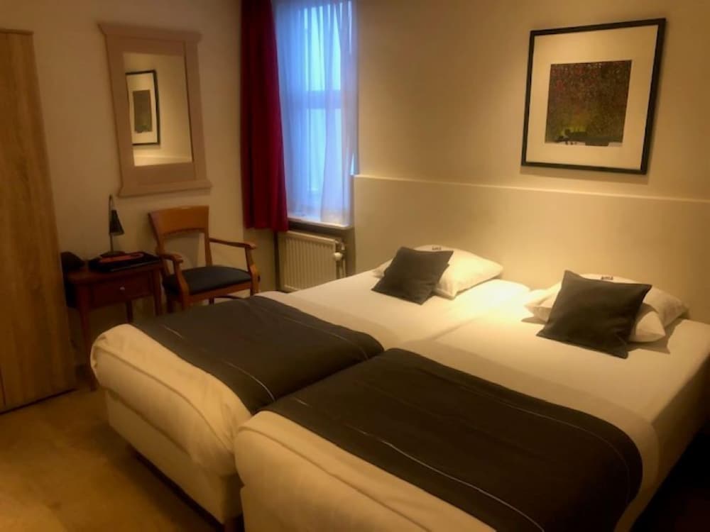 Standard Room thumbnail 6