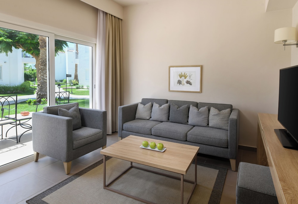 Deluxe Room, 1 Queen Bed, Terrace, Ground Floor (Family)