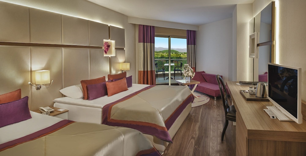 Standard Room, Partial Sea View photo 1