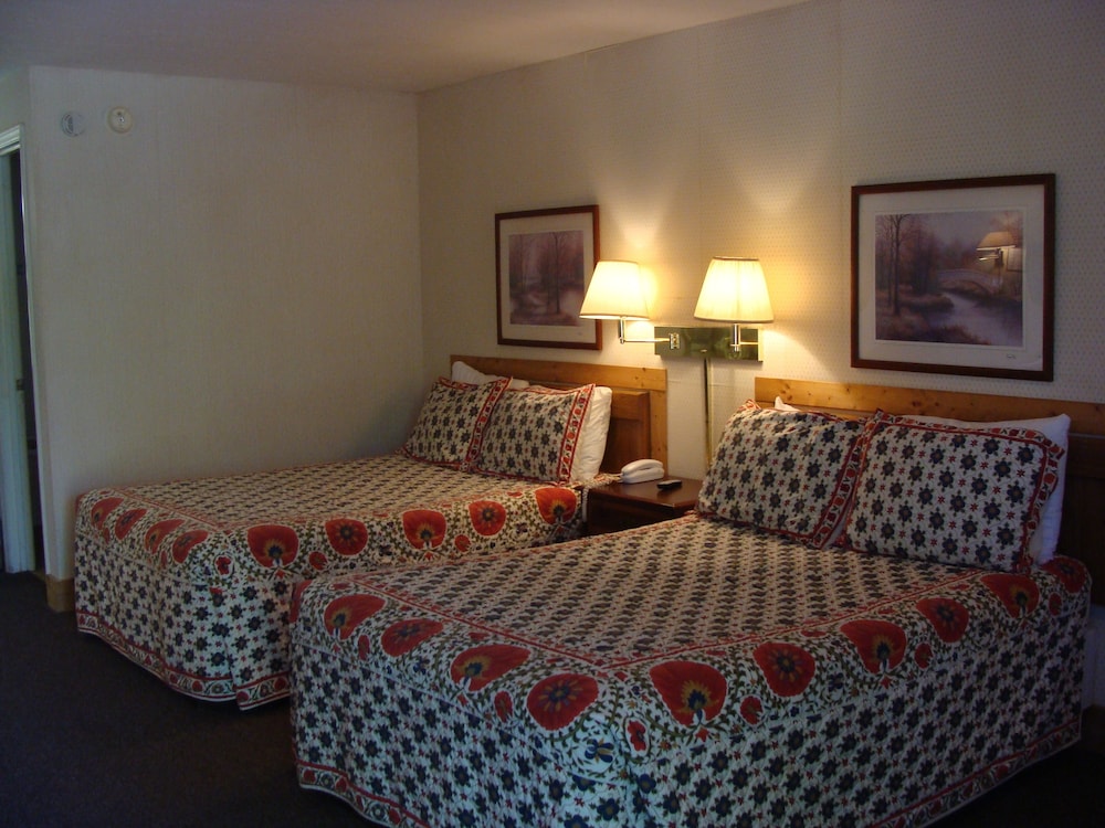 Standard Room, 2 Double Beds, Non Smoking photo 3