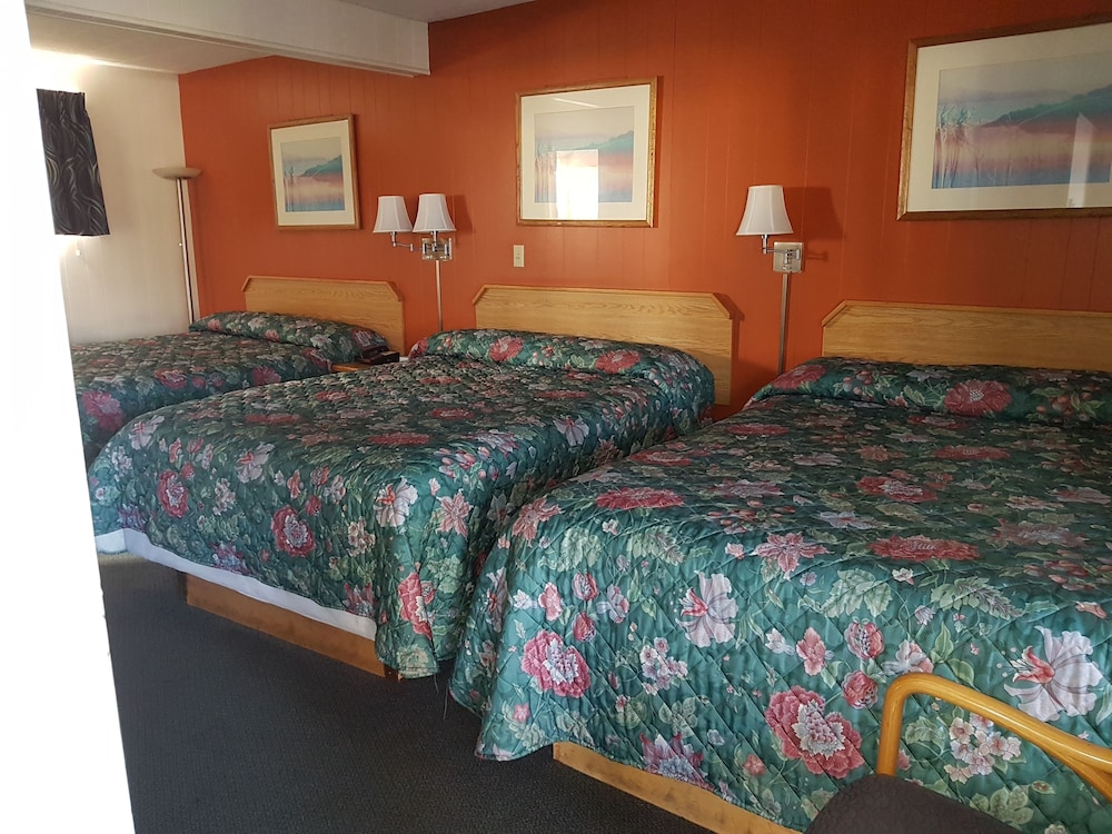 Three queen beds photo 3