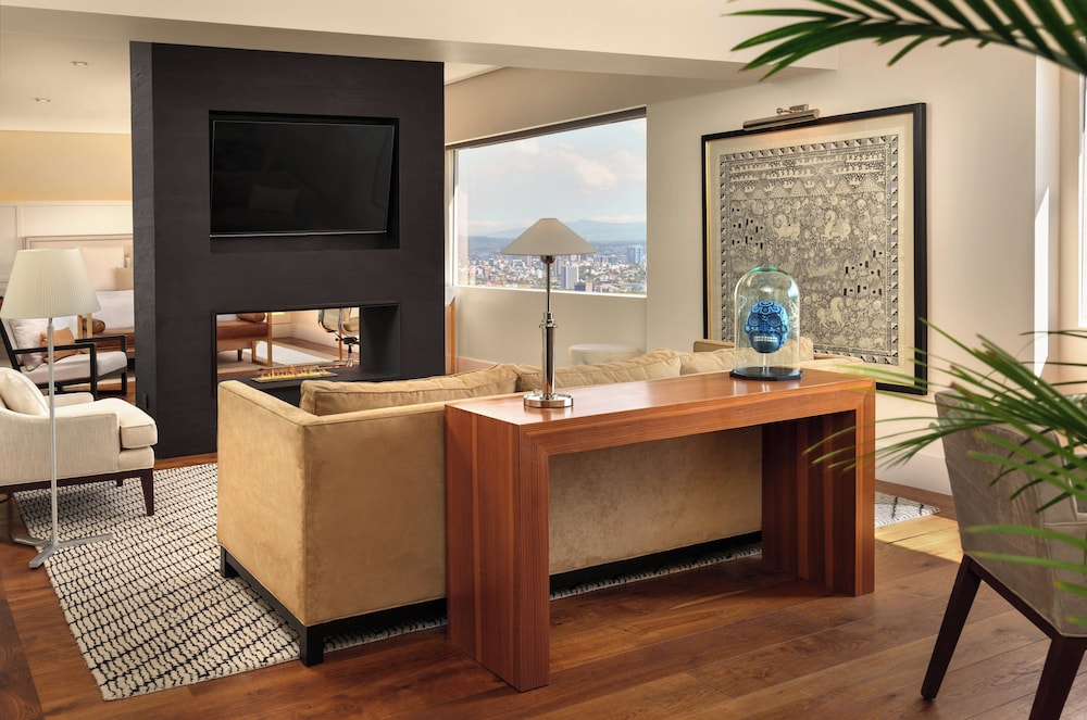 Available room thumbnail 6