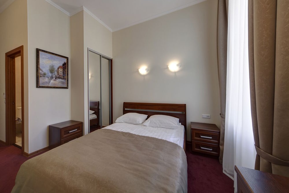 Economy Room