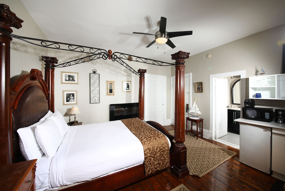 Sir J.A. Mcdonald Suite 6 photo 1