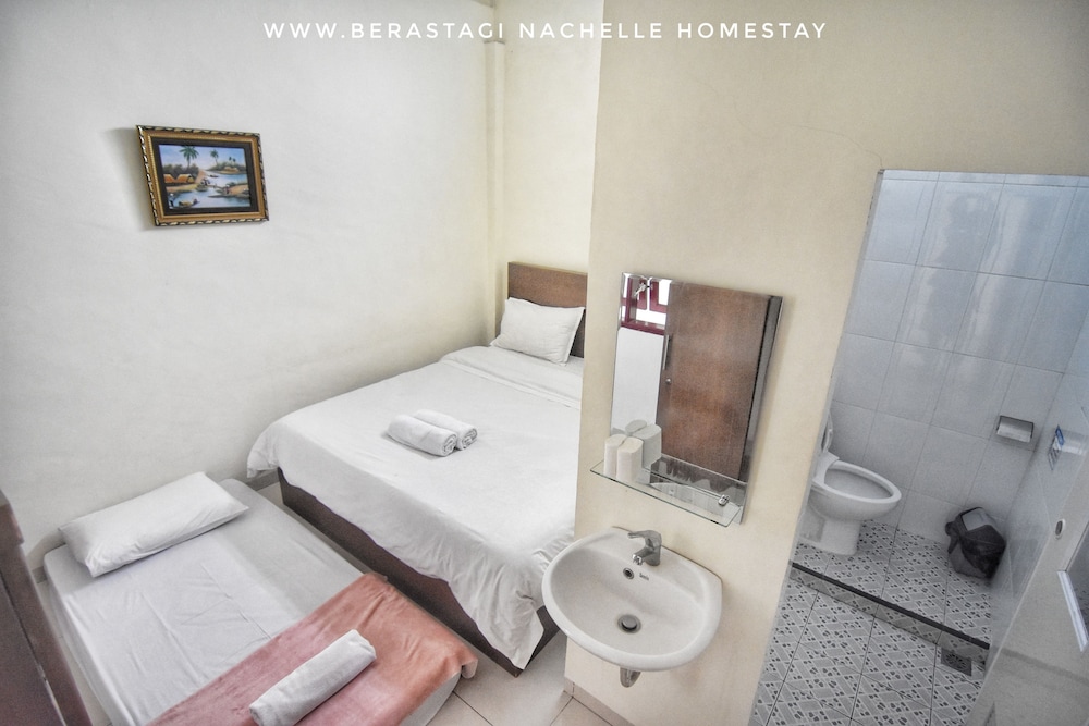 Standard Room, 1 Queen Bed, Private Bathroom photo 3